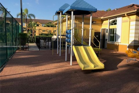 Condominio en alquiler en Pembroke Pines, Florida, 1 dormitorio, 73.67 m2 № 1948016 - foto 17