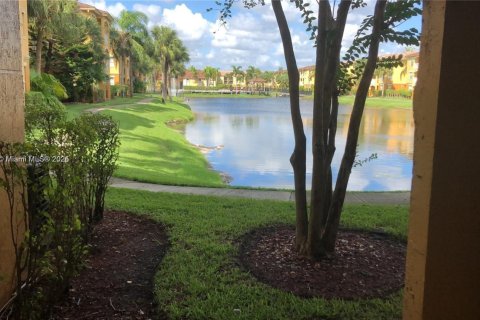 Condominio en alquiler en Pembroke Pines, Florida, 1 dormitorio, 73.67 m2 № 1948016 - foto 8