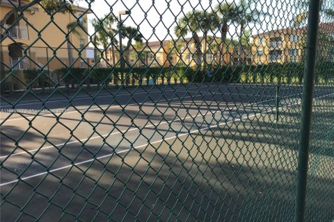 Condominio en alquiler en Pembroke Pines, Florida, 1 dormitorio, 73.67 m2 № 1948016 - foto 16