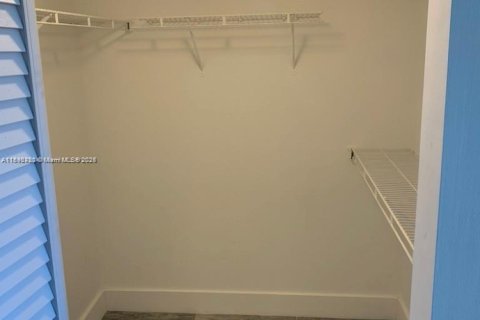 Condominio en alquiler en Pembroke Pines, Florida, 1 dormitorio, 73.67 m2 № 1948016 - foto 22