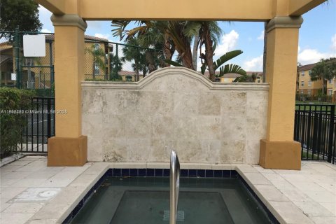 Condominio en alquiler en Pembroke Pines, Florida, 1 dormitorio, 73.67 m2 № 1948016 - foto 12