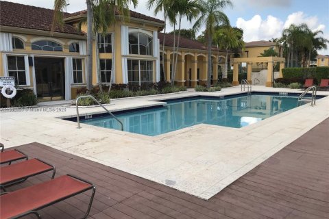 Condominio en alquiler en Pembroke Pines, Florida, 1 dormitorio, 73.67 m2 № 1948016 - foto 13