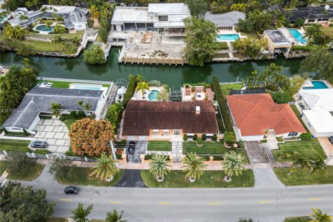 House in Coral Gables, Florida 4 bedrooms, 246.56 sq.m. № 1811735 - photo 30