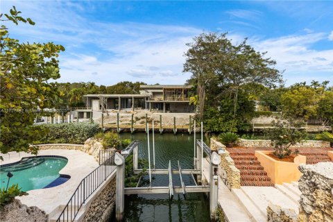 House in Coral Gables, Florida 4 bedrooms, 246.56 sq.m. № 1811735 - photo 3
