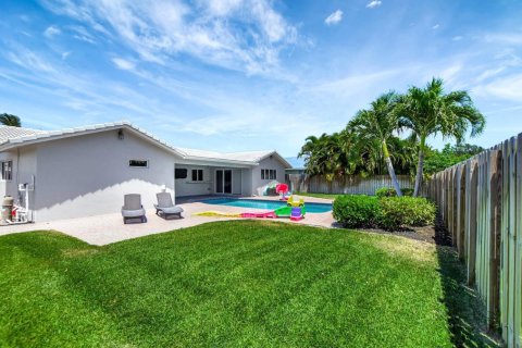 House in Boca Raton, Florida 3 bedrooms, 176.33 sq.m. № 1163133 - photo 1