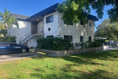 Commercial property in Hollywood, Florida 3 rooms, 22.58 sq.m. № 2245618
