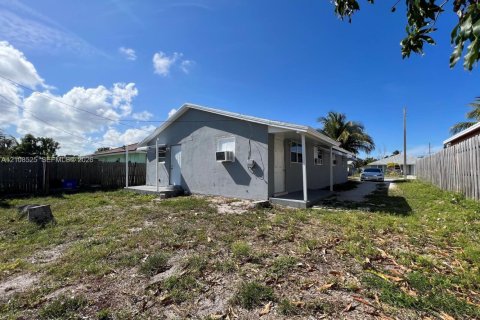 Commercial property in Boynton Beach, Florida 130.06 sq.m. № 2430237 - photo 27
