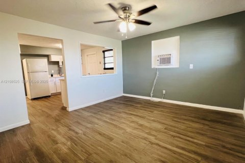Commercial property in Boynton Beach, Florida 130.06 sq.m. № 2430237 - photo 3