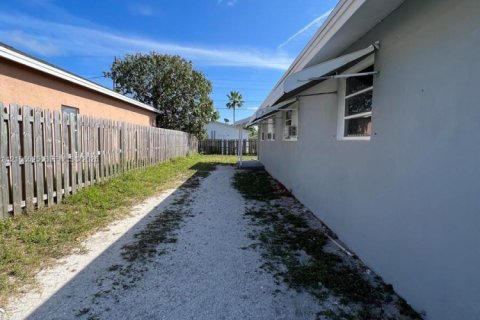 Commercial property in Boynton Beach, Florida 130.06 sq.m. № 2430237 - photo 30