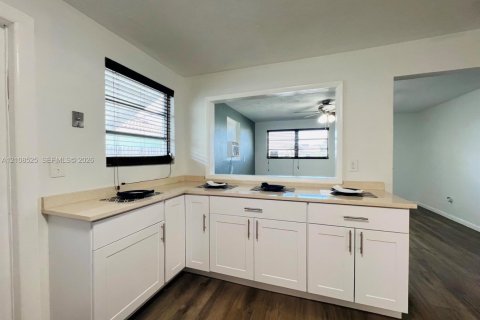 Commercial property in Boynton Beach, Florida 130.06 sq.m. № 2430237 - photo 8