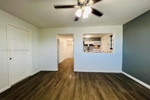 Commercial property in Boynton Beach, Florida 130.06 sq.m. № 2430237 - photo 4