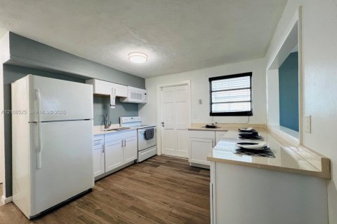 Commercial property in Boynton Beach, Florida 130.06 sq.m. № 2430237 - photo 7