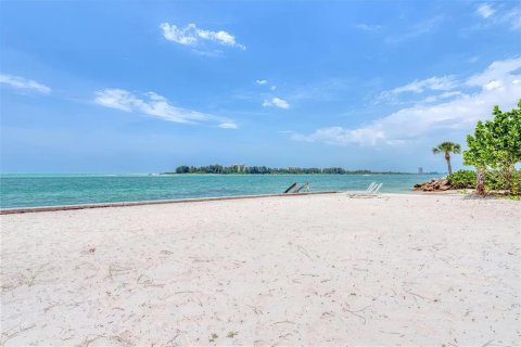 House in Sarasota, Florida 7 bedrooms, 796.17 sq.m. № 1675718 - photo 12