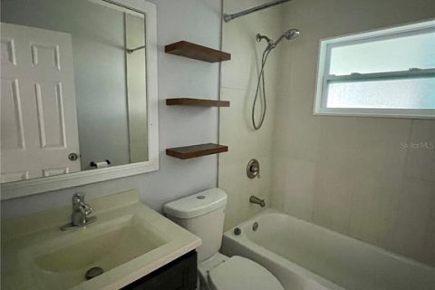 Villa ou maison à louer à New Port Richey, Floride: 3 chambres, 76.92 m2 № 2385890 - photo 8