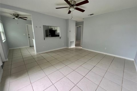 Villa ou maison à louer à New Port Richey, Floride: 3 chambres, 76.92 m2 № 2385890 - photo 6