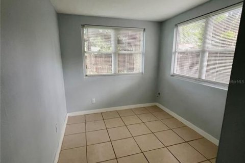 Villa ou maison à louer à New Port Richey, Floride: 3 chambres, 76.92 m2 № 2385890 - photo 5