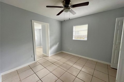 Villa ou maison à louer à New Port Richey, Floride: 3 chambres, 76.92 m2 № 2385890 - photo 7