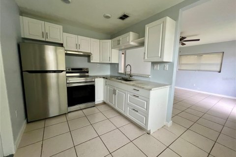 Villa ou maison à louer à New Port Richey, Floride: 3 chambres, 76.92 m2 № 2385890 - photo 3