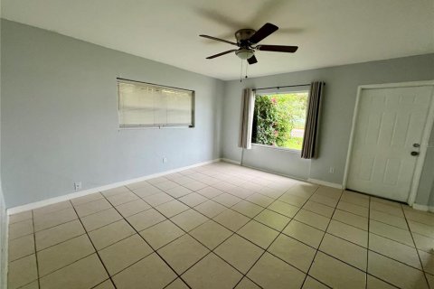 Villa ou maison à louer à New Port Richey, Floride: 3 chambres, 76.92 m2 № 2385890 - photo 11