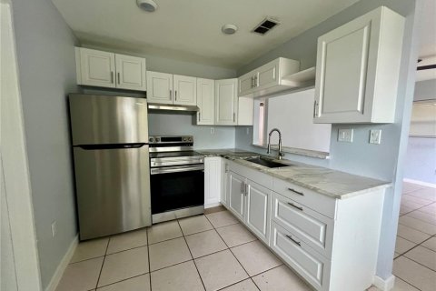Villa ou maison à louer à New Port Richey, Floride: 3 chambres, 76.92 m2 № 2385890 - photo 13