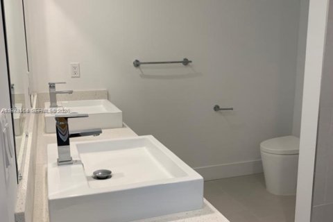 Condominio en venta en North Miami Beach, Florida, 2 dormitorios, 89.93 m2 № 2044406 - foto 9