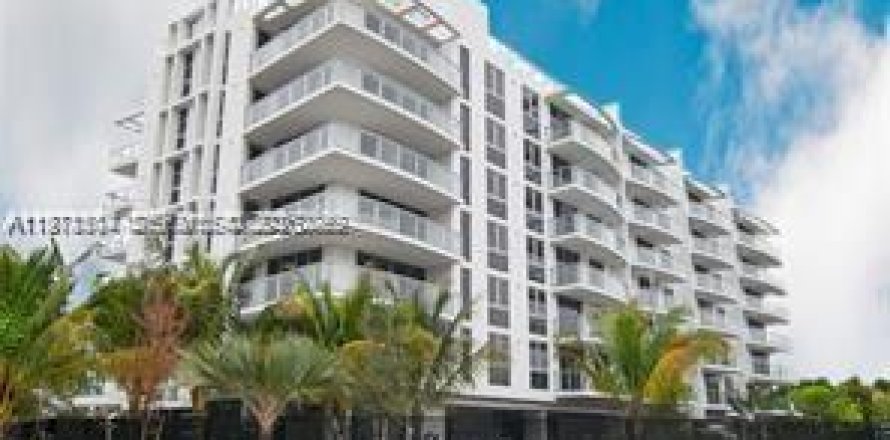Condominio en North Miami Beach, Florida, 2 dormitorios  № 2044406
