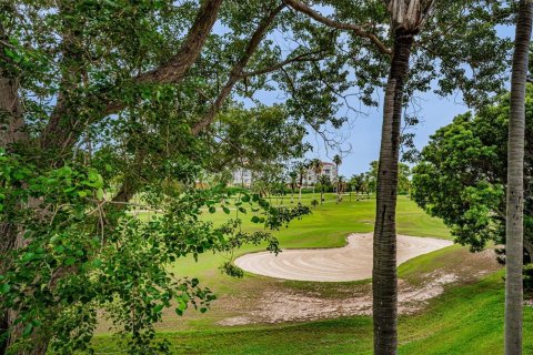 Condo in Saint Petersburg, Florida, 2 bedrooms  № 225464 - photo 16