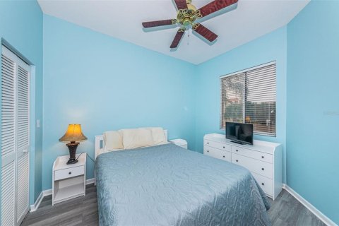 Condo in Saint Petersburg, Florida, 2 bedrooms  № 225464 - photo 12