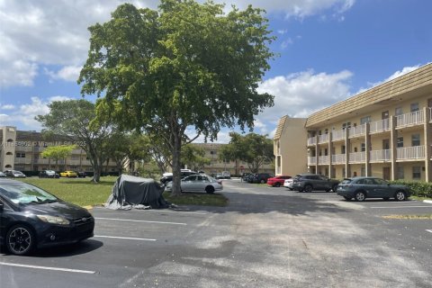 Condo in Sunrise, Florida, 2 bedrooms  № 1874136 - photo 1