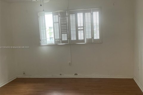 Condo in Sunrise, Florida, 2 bedrooms  № 1874136 - photo 11