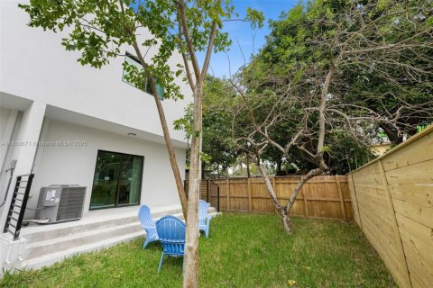 Commercial property in Miami, Florida 455.22 sq.m. № 1888990 - photo 26