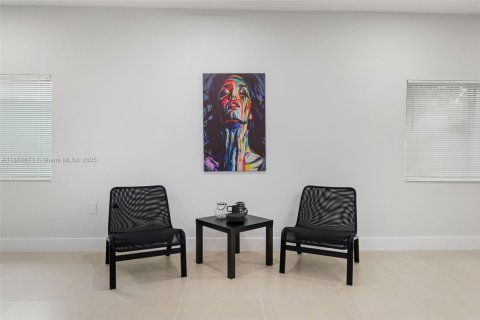 Commercial property in Miami, Florida 455.22 sq.m. № 1888990 - photo 7