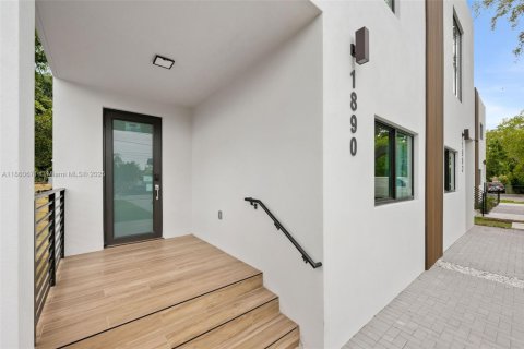 Commercial property in Miami, Florida 455.22 sq.m. № 1888990 - photo 3