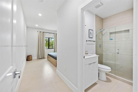 Commercial property in Miami, Florida 455.22 sq.m. № 1888990 - photo 19