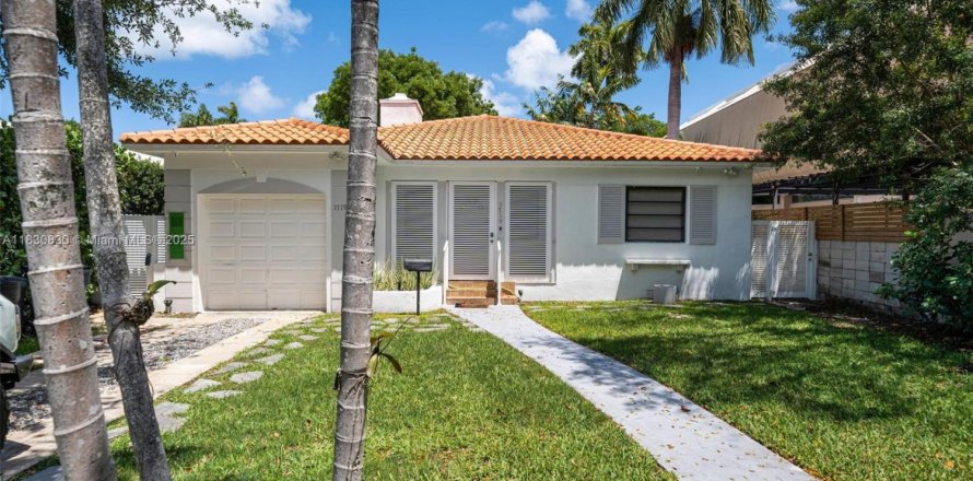 Villa ou maison à Miami Beach, Floride 3 chambres, 149.94 m2 № 1806435