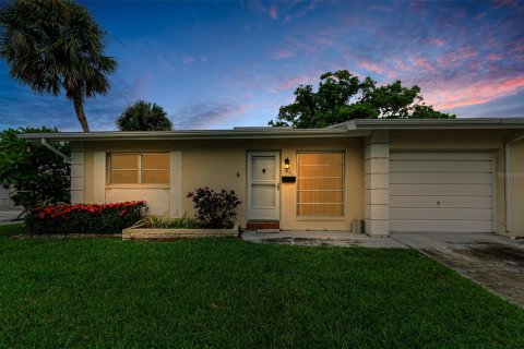 Villa ou maison à Dunedin, Floride 2 chambres, 92.81 m2 № 2272875