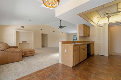 House in Punta Gorda, Florida 3 bedrooms, 175.86 sq.m. № 1658511 - photo 7