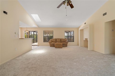 House in Punta Gorda, Florida 3 bedrooms, 175.86 sq.m. № 1658511 - photo 22