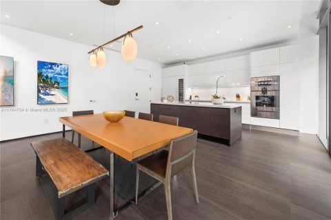 Condo in Miami, Florida, 3 bedrooms  № 1699304 - photo 17