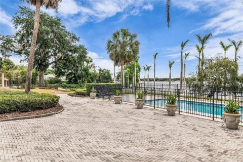 House in Orlando, Florida 5 bedrooms, 535.95 sq.m. № 2212025 - photo 9