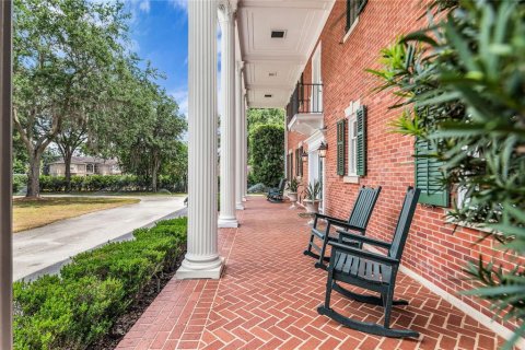 House in Orlando, Florida 5 bedrooms, 535.95 sq.m. № 2212025 - photo 17