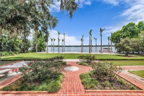 House in Orlando, Florida 5 bedrooms, 535.95 sq.m. № 2212025 - photo 12