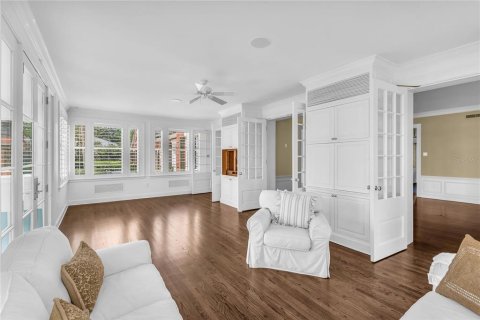 House in Orlando, Florida 5 bedrooms, 535.95 sq.m. № 2212025 - photo 30