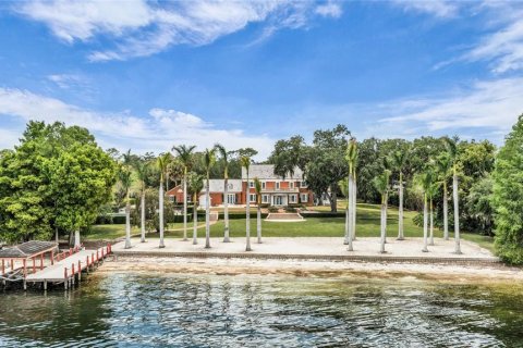 House in Orlando, Florida 5 bedrooms, 535.95 sq.m. № 2212025 - photo 14
