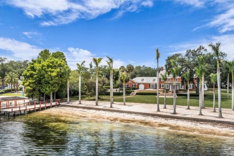 House in Orlando, Florida 5 bedrooms, 535.95 sq.m. № 2212025 - photo 16