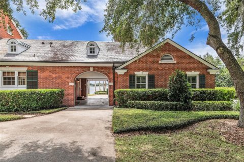 House in Orlando, Florida 5 bedrooms, 535.95 sq.m. № 2212025 - photo 4