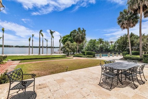 House in Orlando, Florida 5 bedrooms, 535.95 sq.m. № 2212025 - photo 11