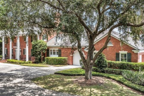 House in Orlando, Florida 5 bedrooms, 535.95 sq.m. № 2212025 - photo 3