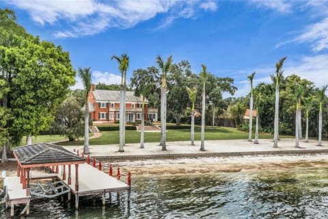 House in Orlando, Florida 5 bedrooms, 535.95 sq.m. № 2212025 - photo 15