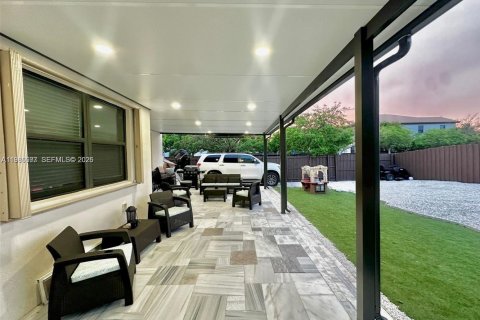 Купить виллу или дом в Хомстед, Флорида 4 спальни, 226.4м2, № 2048266 - фото 7